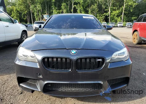 2013 BMW M5 z USA, uszkodzony, nr VIN WBSFV9C5XDD096847
